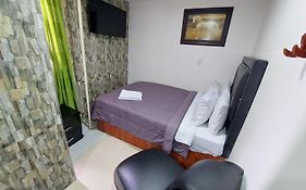 Hotel Punto 100